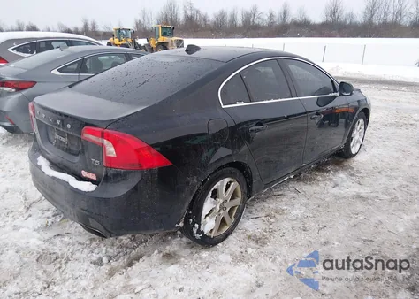 2016 Volvo S60 T5 Drive-E Premier z USA, uszkodzony, nr VIN YV126MFK1G2414291